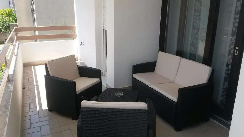Three Roses Apartment Split