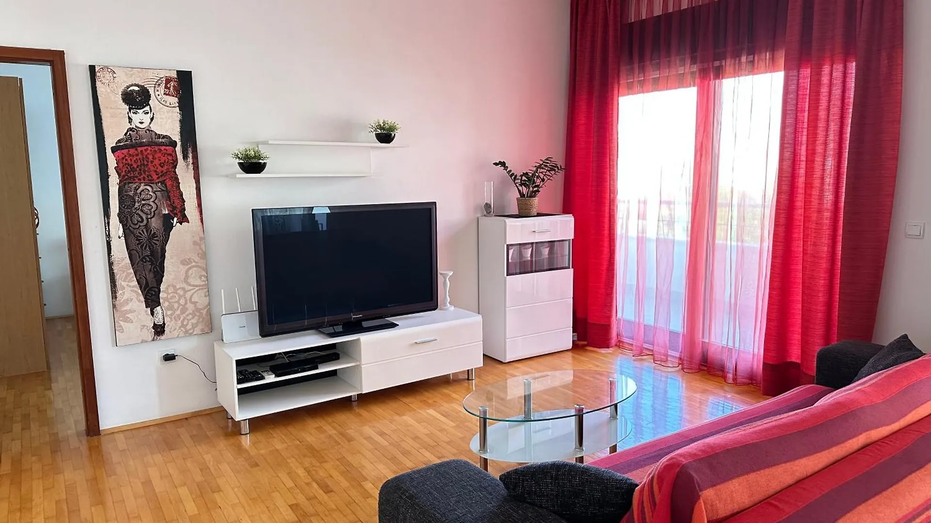 Three Roses Apartment Split