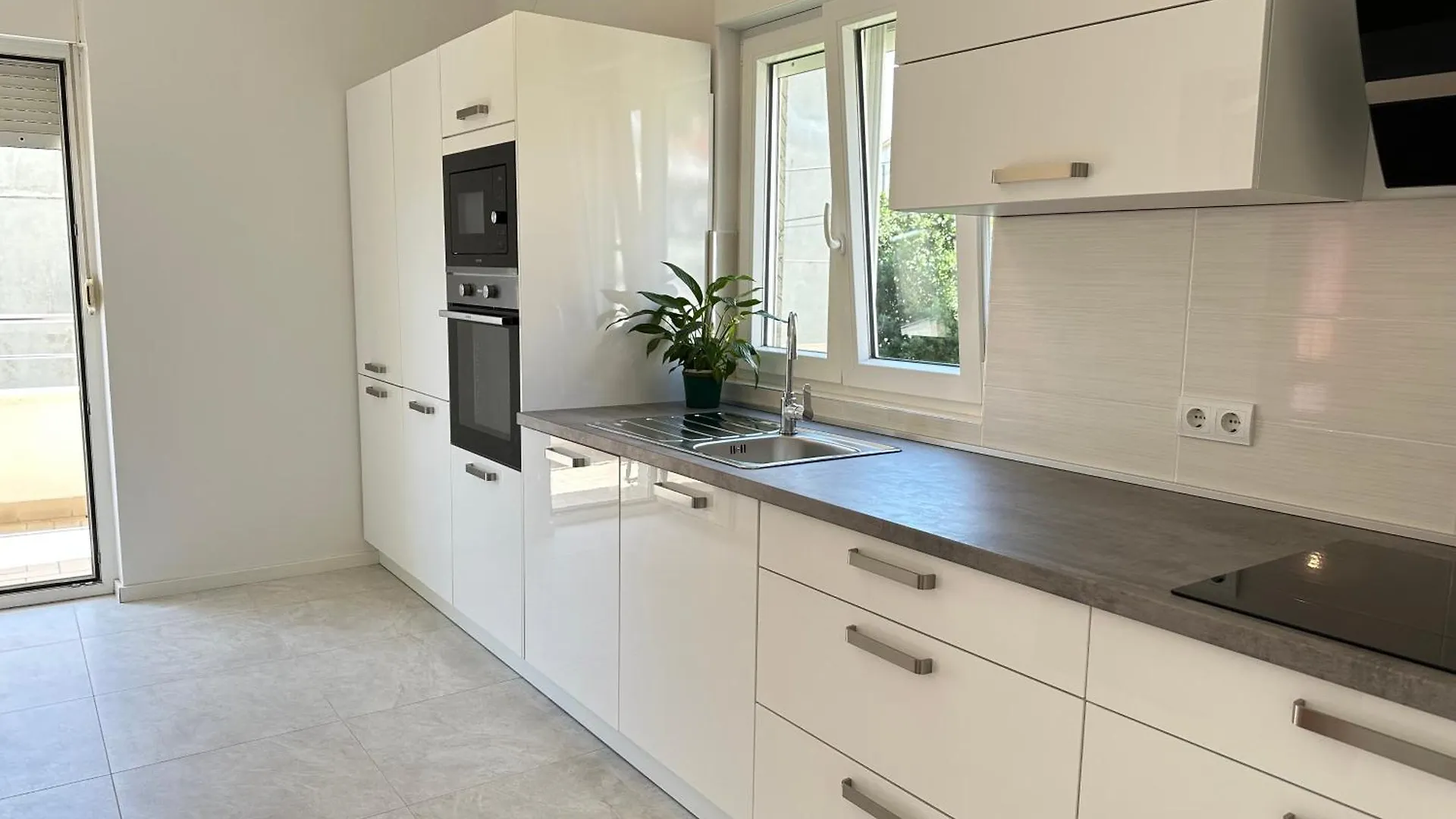Three Roses Apartment Split