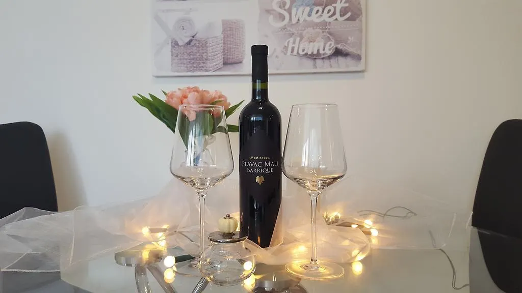 Three Roses Apartment Split