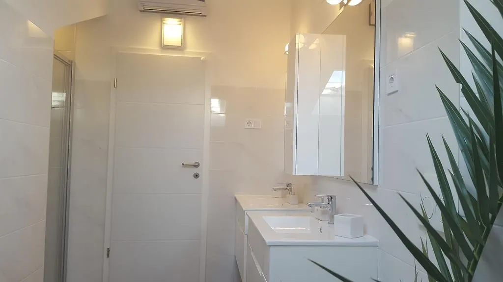 Three Roses Apartment Split