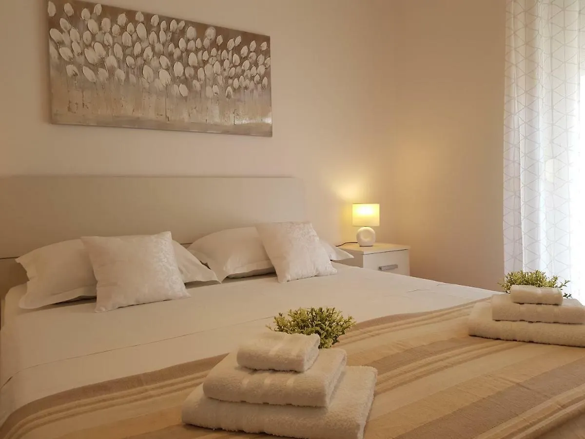 Three Roses Apartment Split